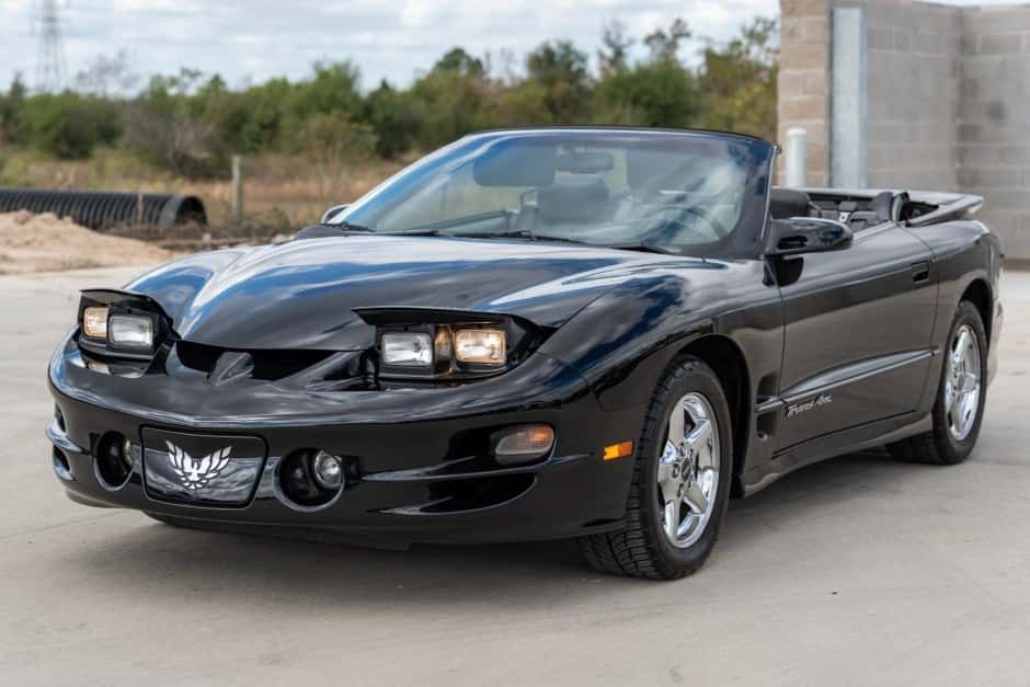 1999 Pontiac Firebird (4th Generation – 1993-2002) sold for $15,500