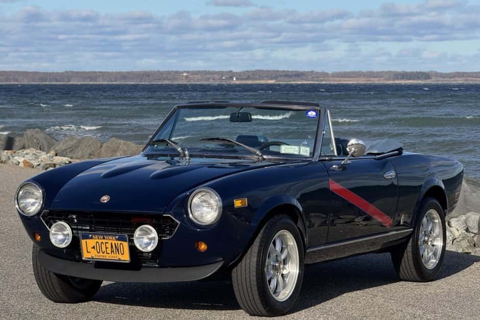 1980 Fiat 124 Spider (1966-1985) sold for $6,400