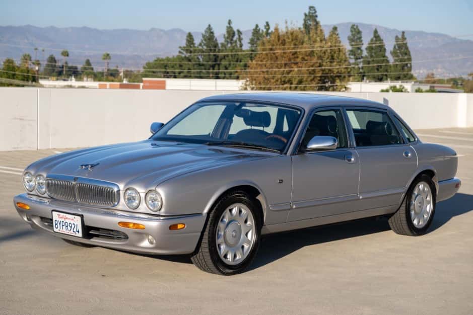 2003 Jaguar X308 XJ (1998-2003) sold for $11,825