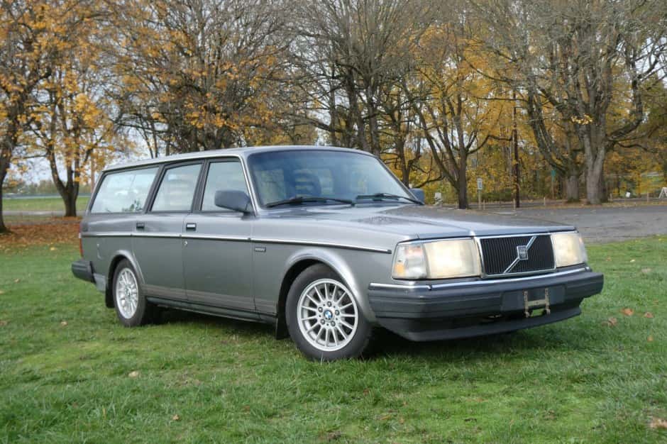 1991 Volvo 240 sold for $8,008
