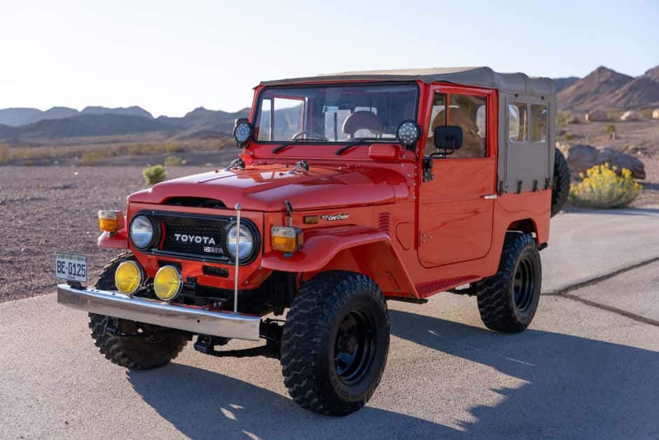 1975 Toyota Land Cruiser FJ40 sold for $15,650