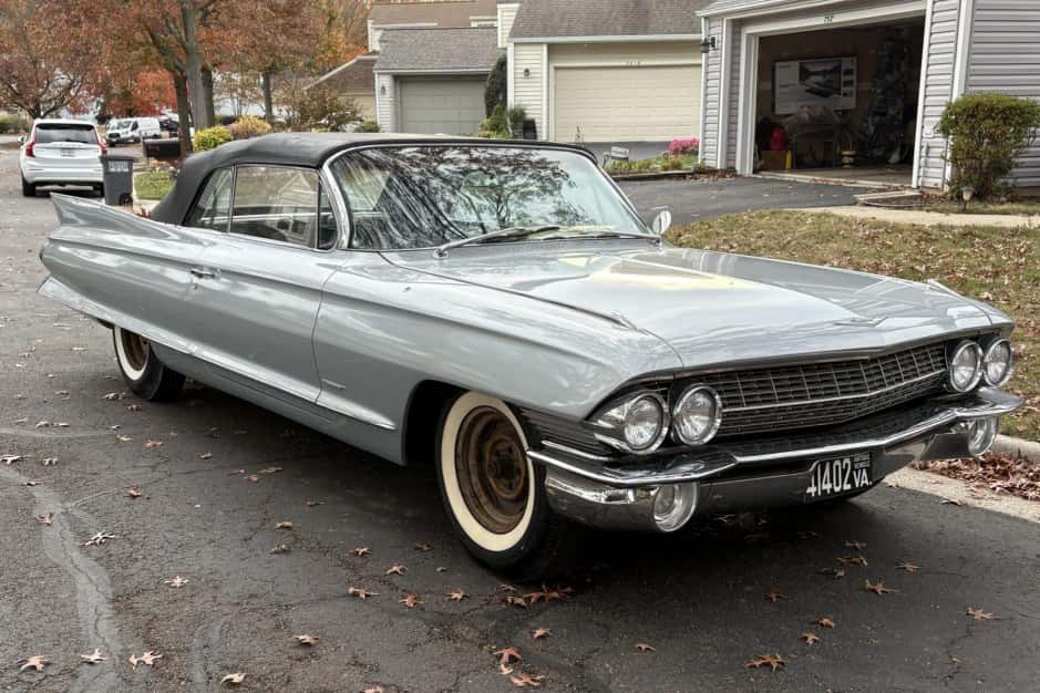 1961 Cadillac Series 62 sold for $30,500