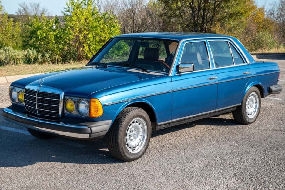 1985 Mercedes-Benz W123 sold for $14,250