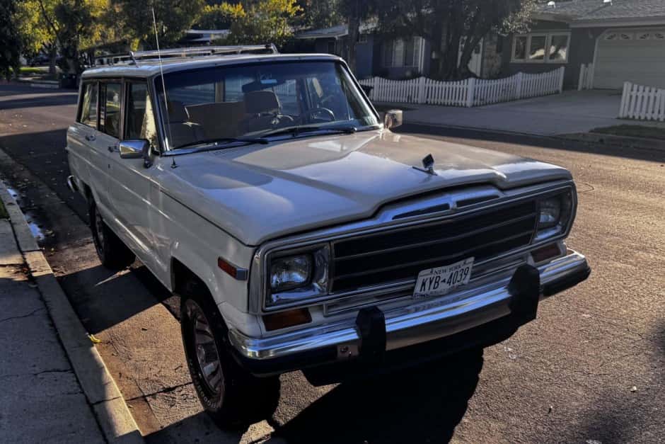 1987 Jeep SJ Grand Wagoneer sold for $9,000