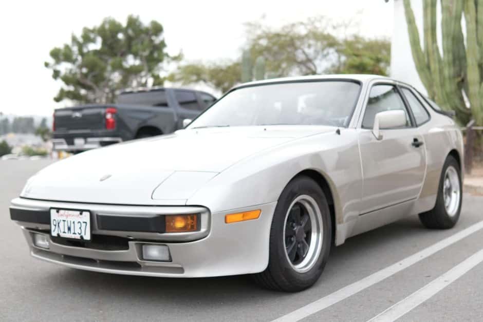 1984 Porsche 944 sold for $7,600