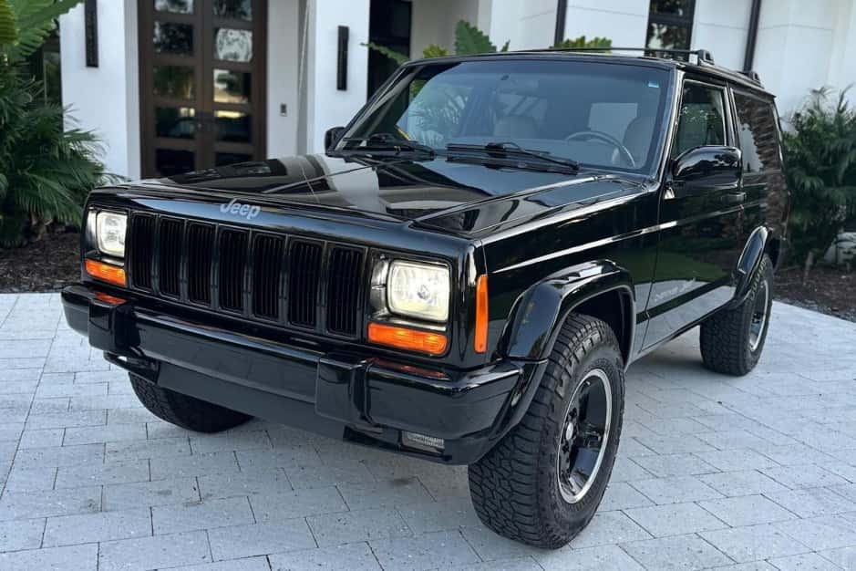2001 Jeep XJ Cherokee sold for $15,001