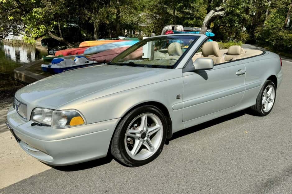 2001 Volvo C70 sold for $5,700