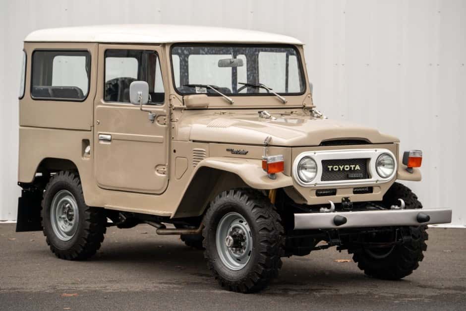 1976 Toyota Land Cruiser FJ40 sold for $17,000