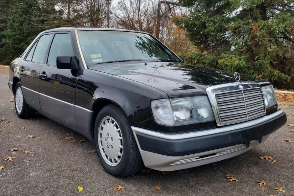 1993 Mercedes-Benz W124 E-Class sold for $5,000