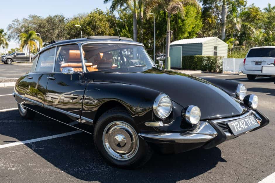 1967 Citroen DS sold for $44,250