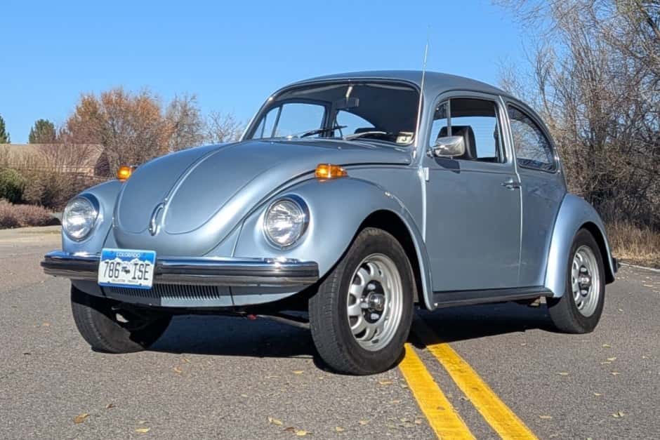 1972 Volkswagen Super Beetle sold for $13,050