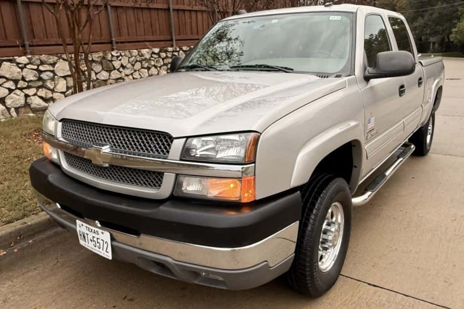 2004 Chevrolet Silverado GMT800 Heavy Duty (2000-2007) sold for $16,500