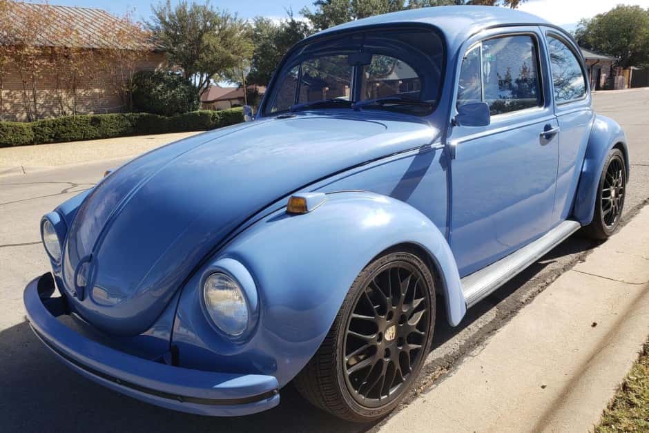 1972 Volkswagen Super Beetle sold for $11,500