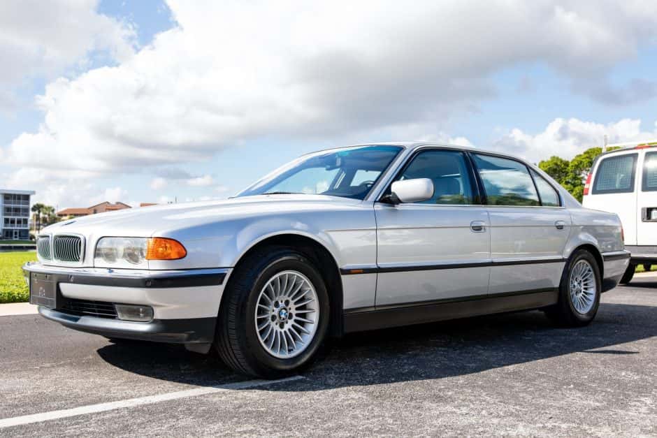 2000 BMW E38 7-Series sold for $7,600