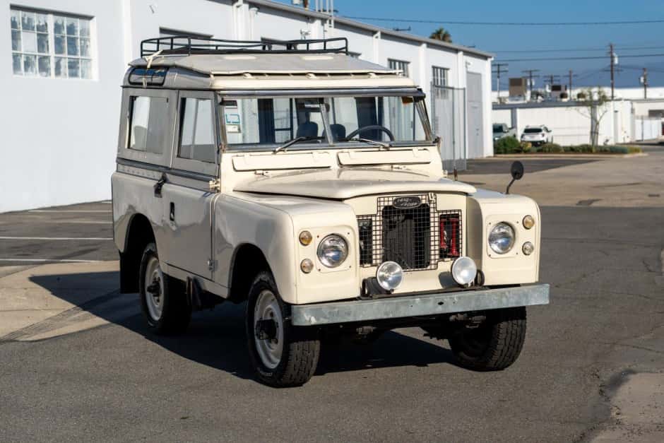 1970 Land Rover Series 88 sold for $16,250