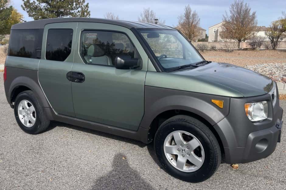 2004 Honda Element sold for $17,450