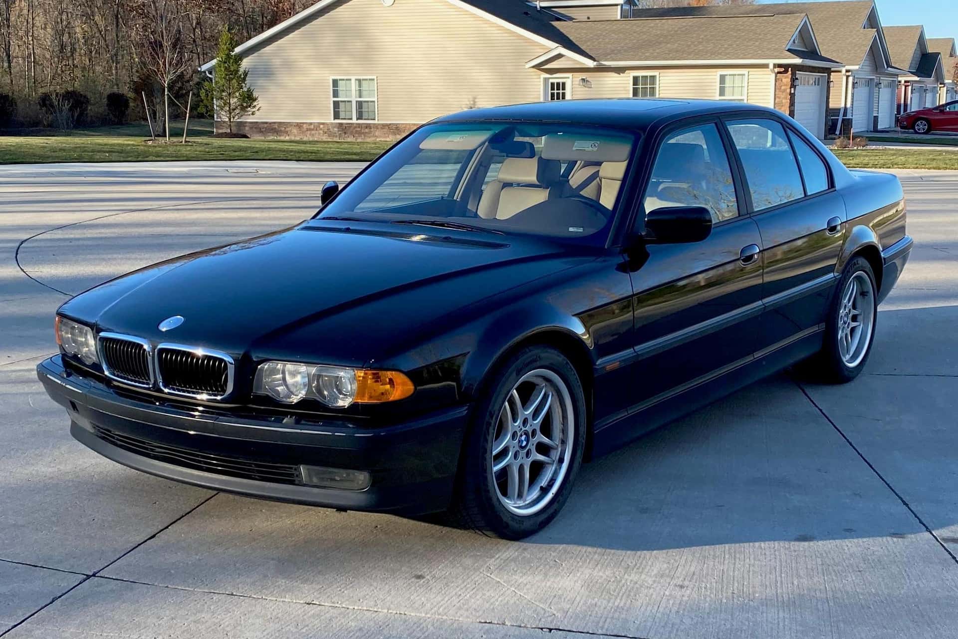 2000 BMW 7 Series sold for $7,300