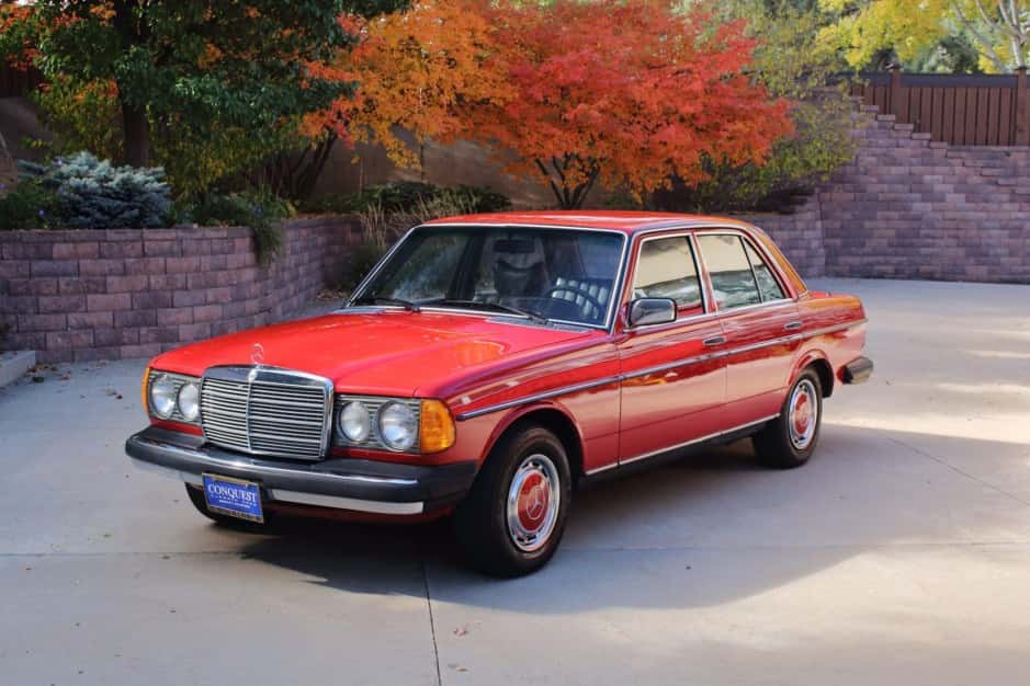 1977 Mercedes-Benz W123 sold for $13,500