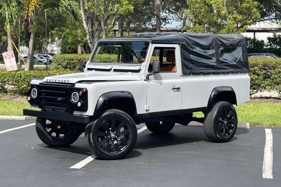 1995 Land Rover 110 / Defender 110 (Euro Spec) sold for $25,000