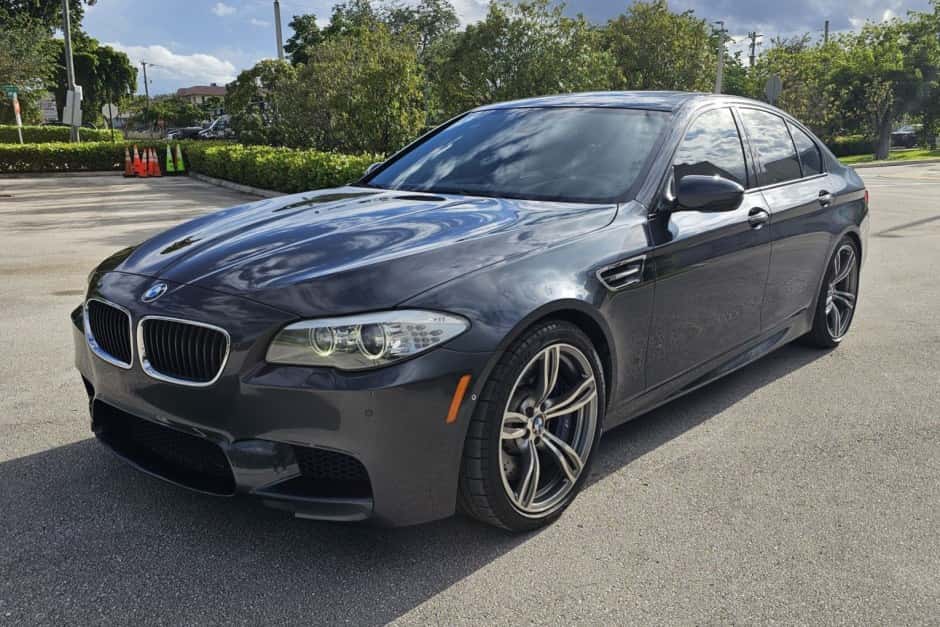 2013 BMW F10 M5 sold for $23,100