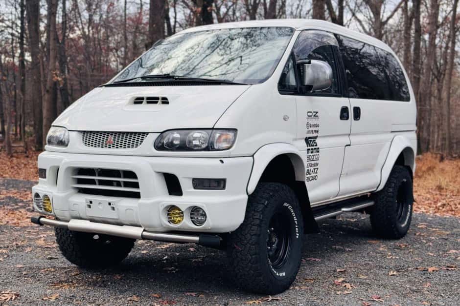 1999 Mitsubishi Delica sold for $10,250