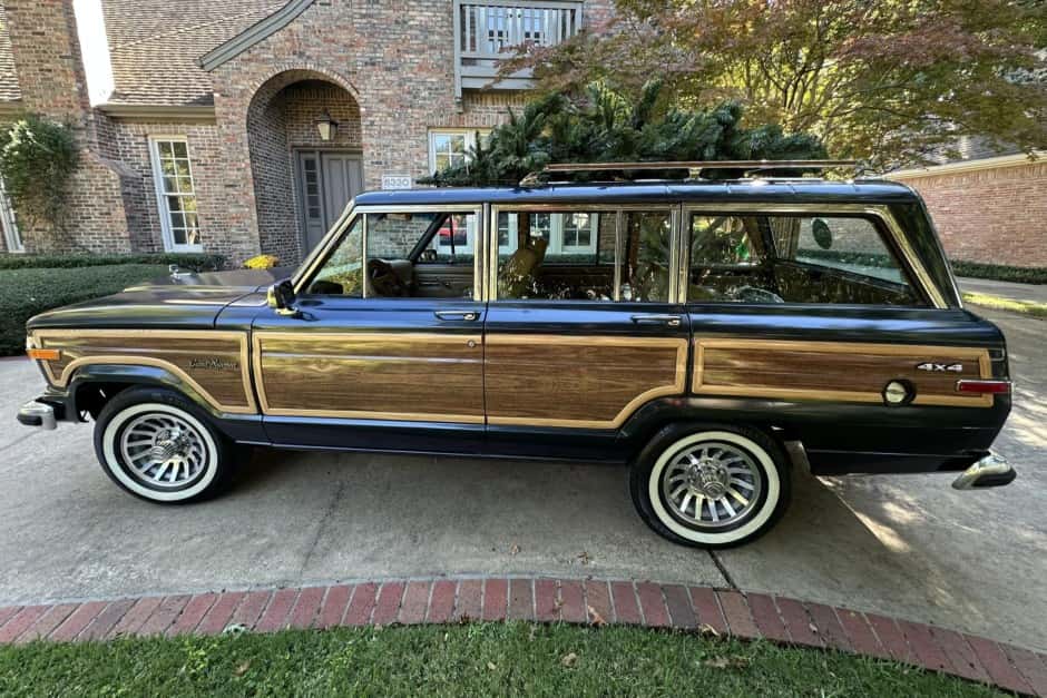 1988 Jeep SJ Grand Wagoneer sold for $30,500