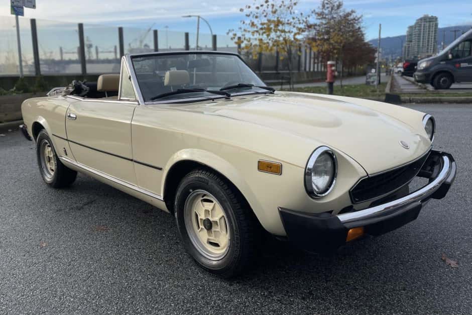 1980 Fiat 124 Spider (1966-1985) sold for $3,000