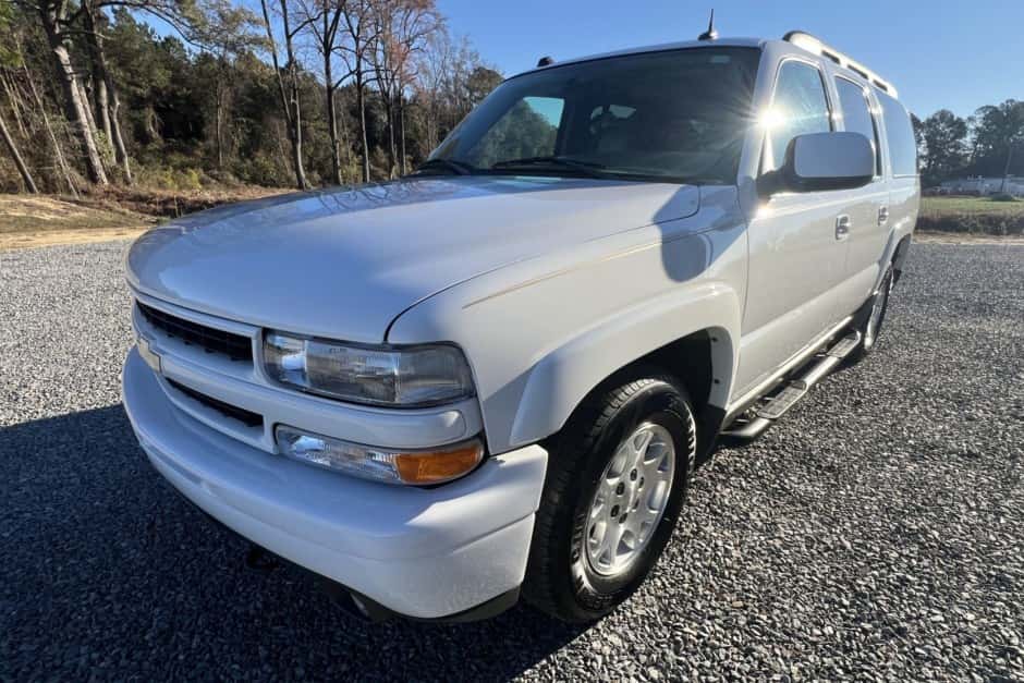 2004 Chevrolet Suburban (GMT800 2000-2006) sold for $13,755