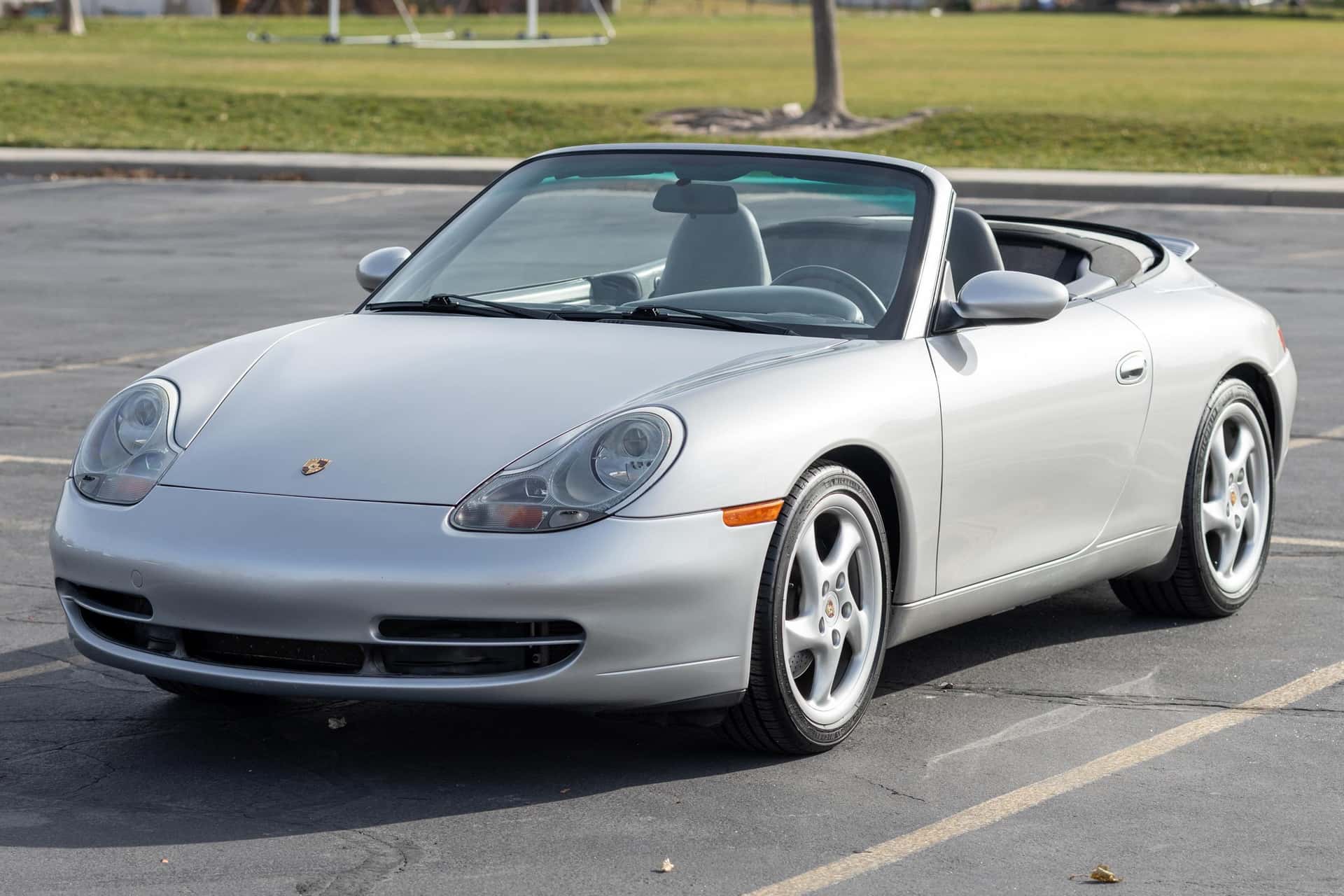 1999 Porsche 996 911 sold for $19,113