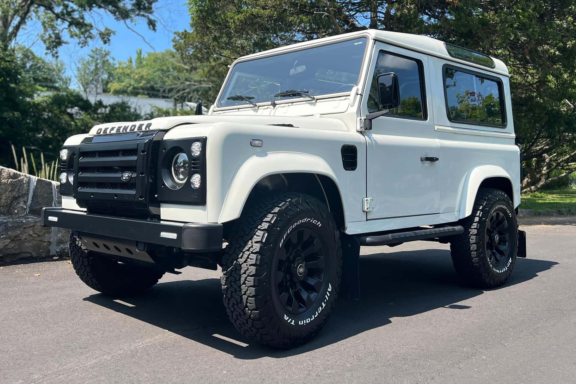 1992 Land Rover Defender sold for $48,250