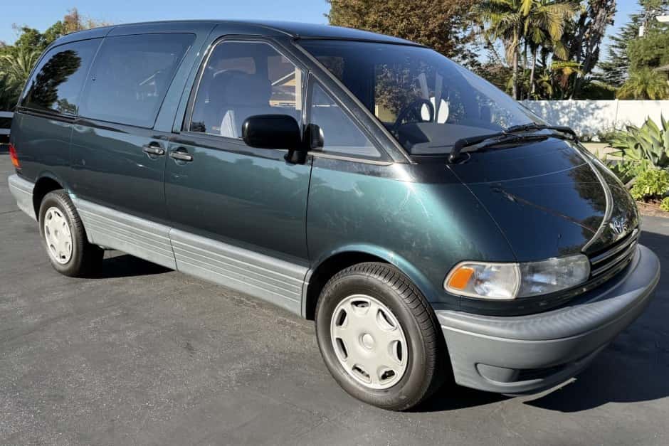 1996 Toyota Previa & Estima sold for $9,900