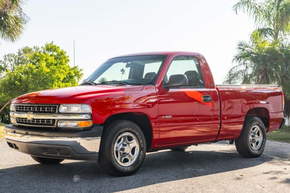 2001 Chevrolet Silverado GMT800 (1999-2007) sold for $26,050