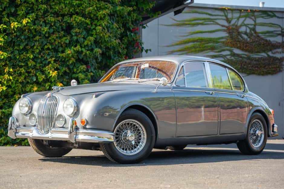1961 Jaguar Mk II sold for $16,028