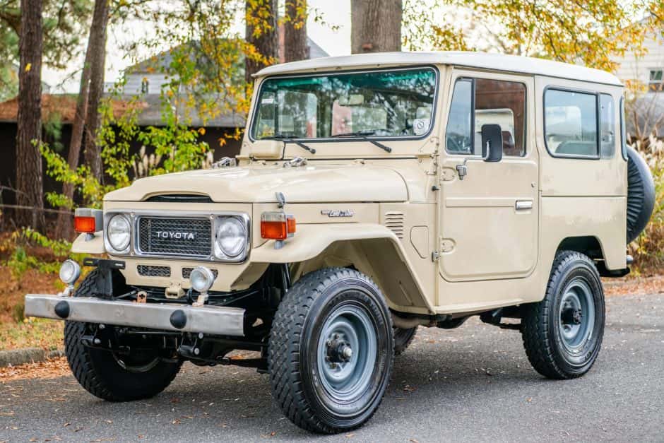 1983 Toyota Land Cruiser FJ40 sold for $14,500