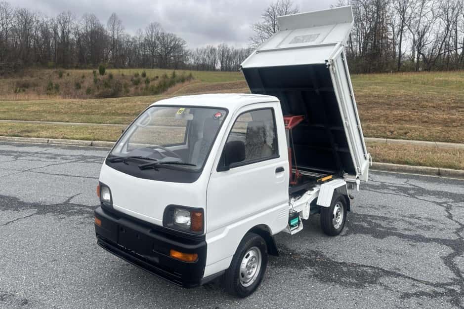 1995 Mitsubishi Minicab sold for $8,100