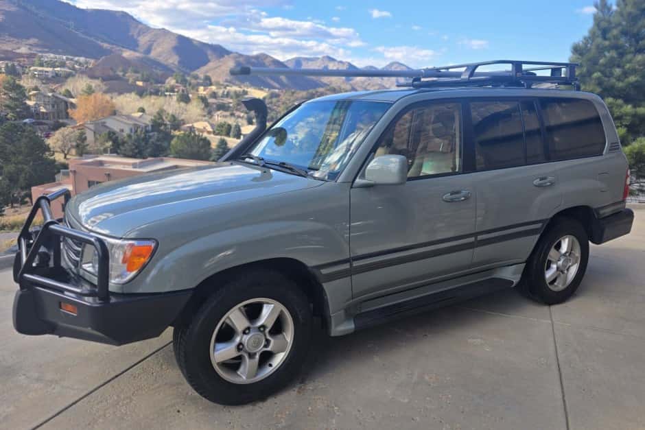 2003 Toyota Land Cruiser 100-Series sold for $11,700