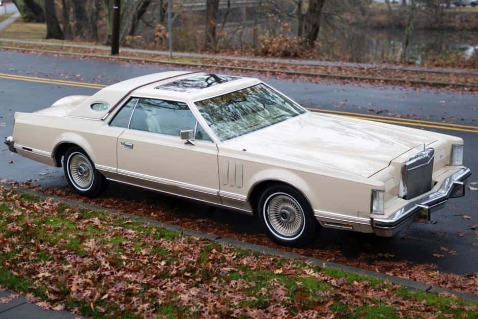 1979 Lincoln Continental Mark V (1977-1979) sold for $15,500