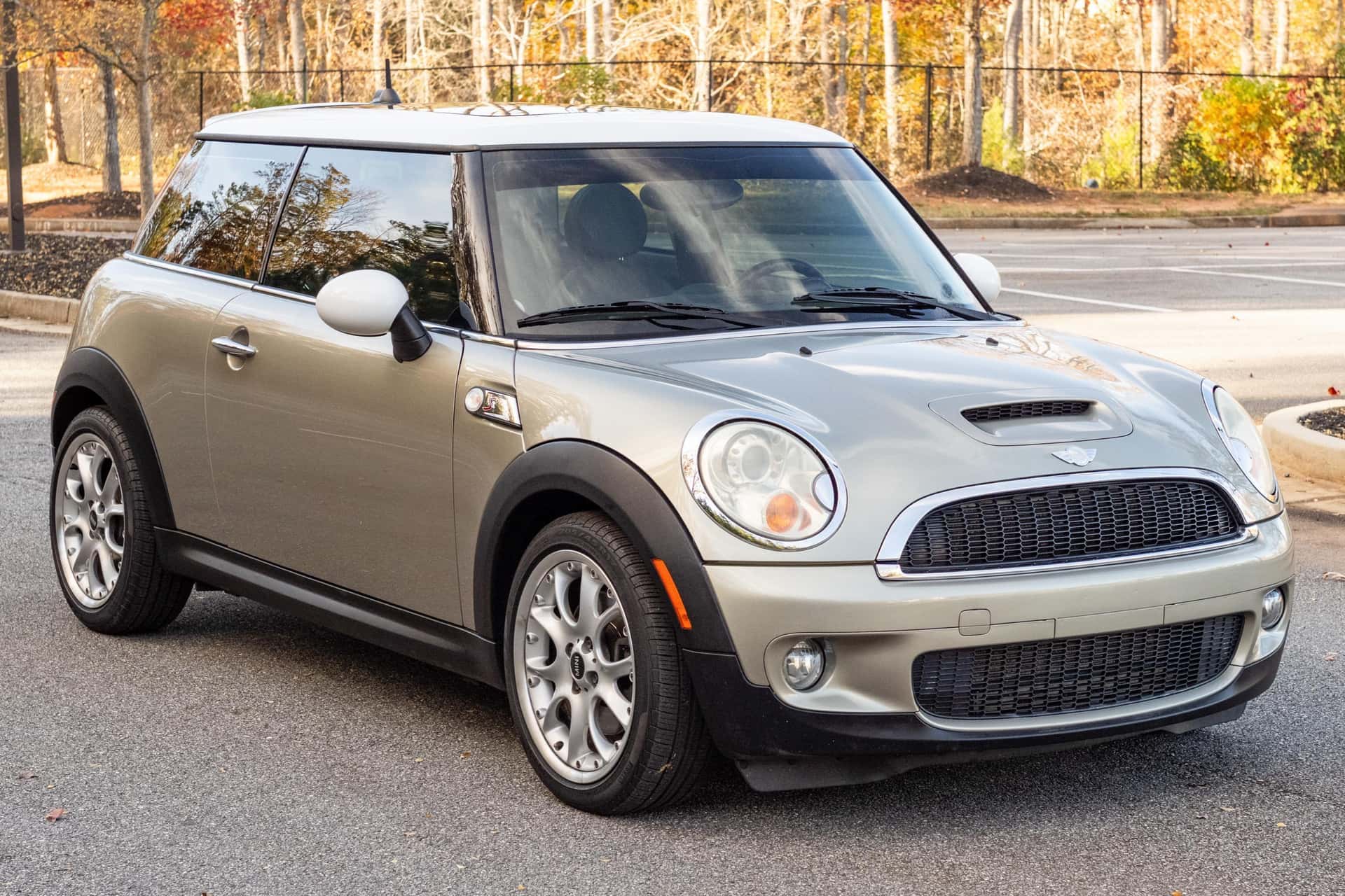 2007 MINI Cooper sold for $8,400