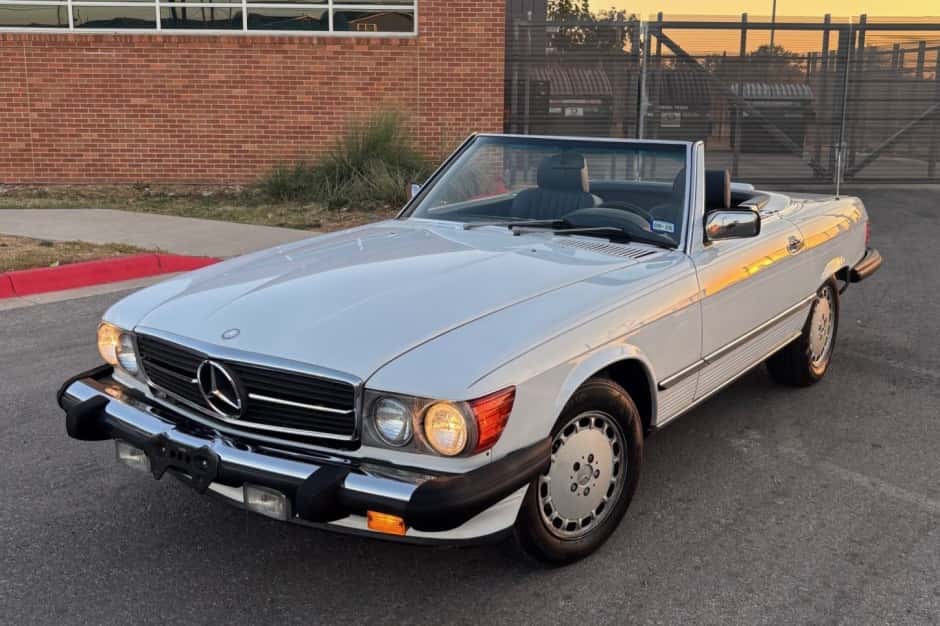 1989 Mercedes-Benz R107 SL sold for $9,000
