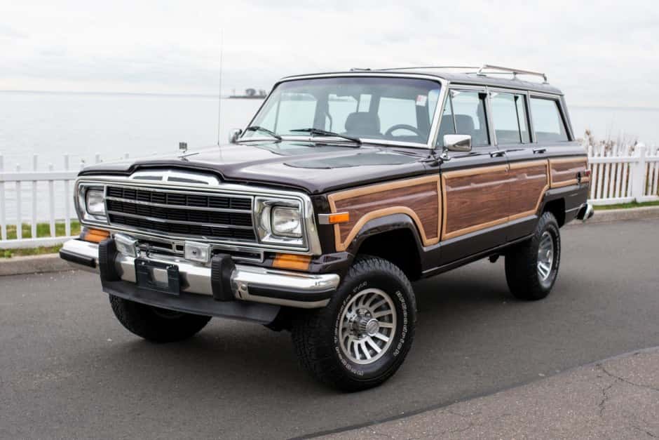 1990 Jeep SJ Grand Wagoneer sold for $22,000