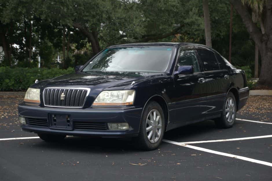 2000 Toyota Crown sold for $9,300