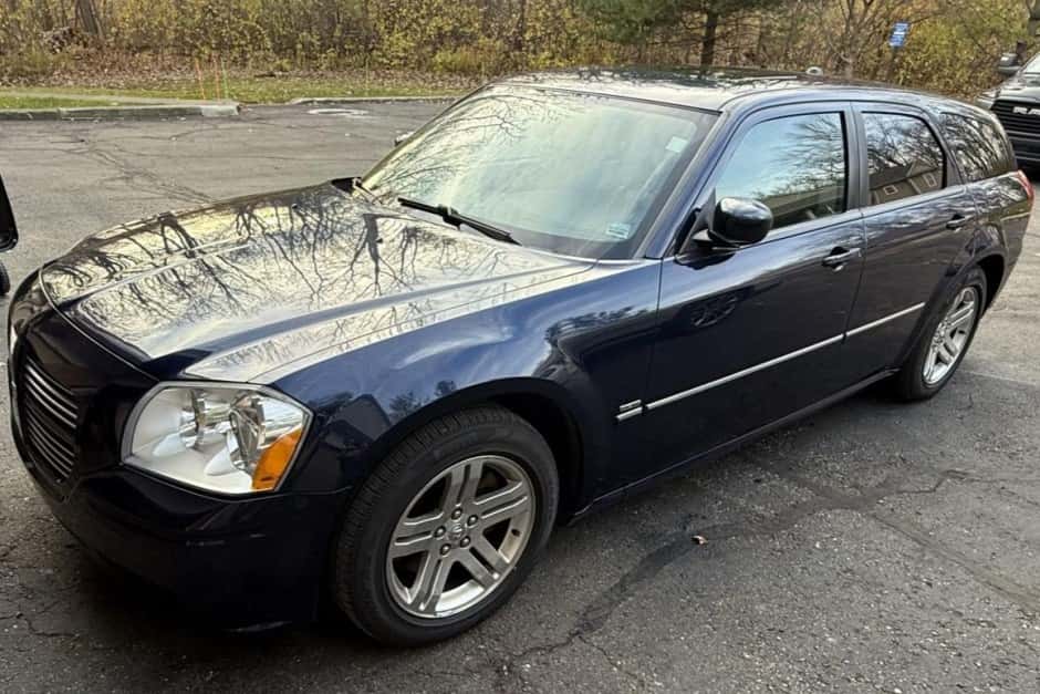 2005 Dodge Magnum sold for $9,800