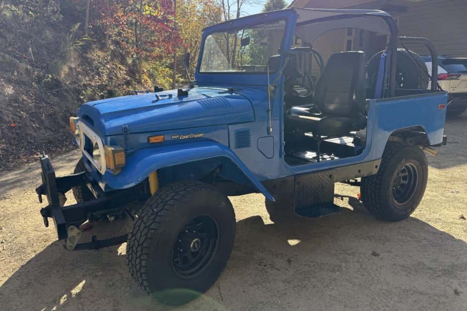 1974 Toyota Land Cruiser FJ40 sold for $12,265