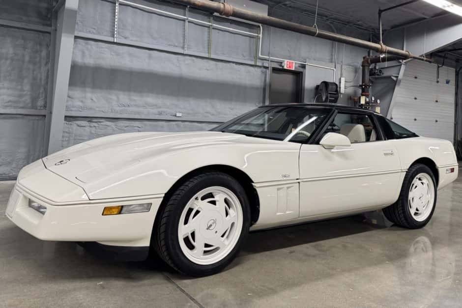1988 Chevrolet Corvette C4 Coupe (1984-1991) sold for $20,000
