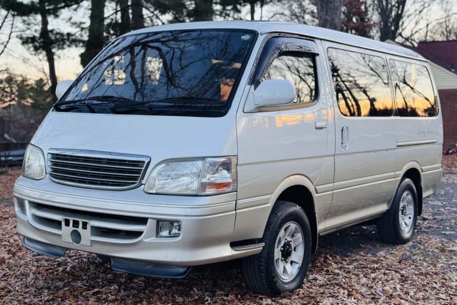 1999 Toyota HiAce sold for $10,299