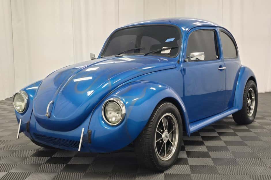 1971 Volkswagen Super Beetle sold for $8,600
