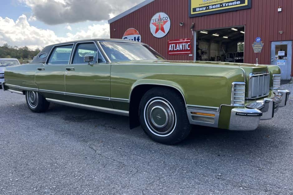 1975 Lincoln Continental (1970-1979) sold for $10,500