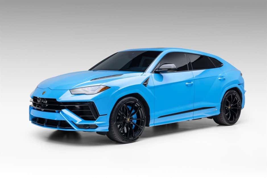 2023 Lamborghini Urus sold for $230,000