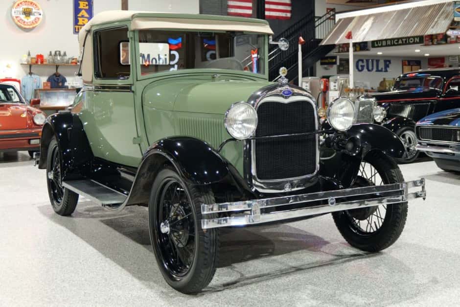 1928 Ford  sold for $10,250