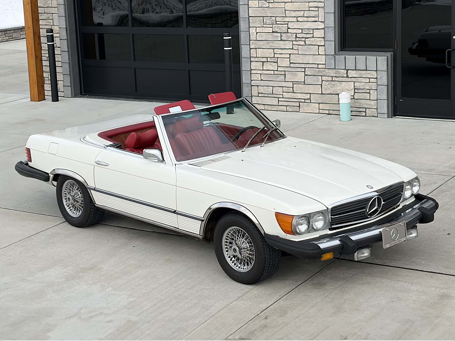 1976 Mercedes-Benz 450SL sold for $6,752